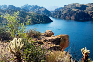 boat ride on saguaro lake